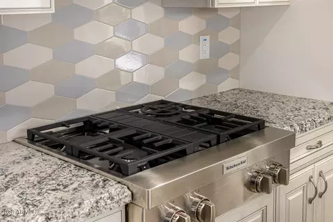Kitchen - 4010 E Coolidge St, Phoenix, AZ 85018 photo 7 of 8