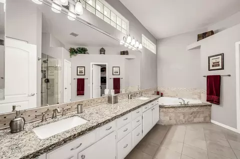 Bath - 4647 E Garnet Cir, Mesa, AZ 85206 photo 4 of 9