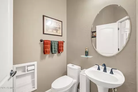 Bath - 4647 E Garnet Cir, Mesa, AZ 85206 photo 8 of 9