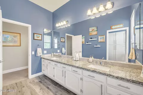 Bath - 4647 E Garnet Cir, Mesa, AZ 85206 photo 6 of 9