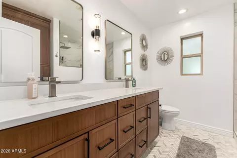 Bath - 3746 E Fairmount Ave, Phoenix, AZ 85018 photo 3 of 4