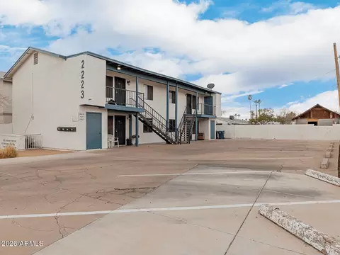 2223 W Dora St, Mesa, AZ 85201