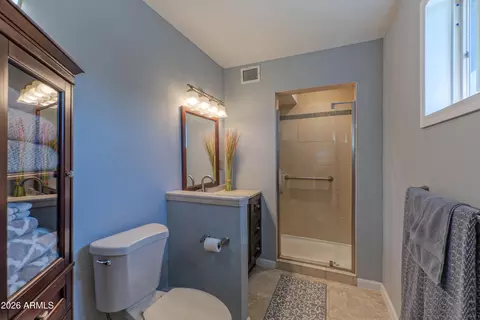 Bath - 1317 E Lawrence Ln, Phoenix, AZ 85020 photo 2 of 2