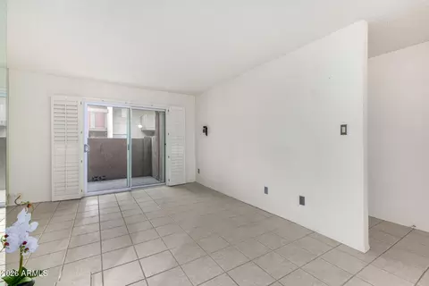 Living - 5525 E Thomas Rd #M16, Phoenix, AZ 85018 photo 4 of 4
