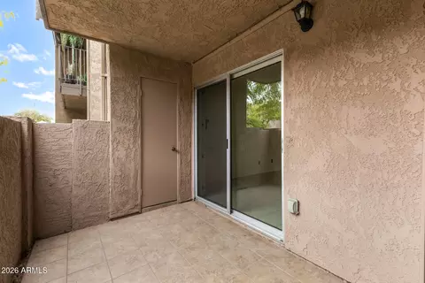 Exterior - 5525 E Thomas Rd #M16, Phoenix, AZ 85018 photo 3 of 11