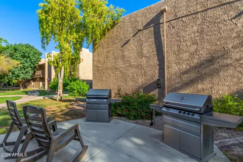 Exterior - 5525 E Thomas Rd #M16, Phoenix, AZ 85018 photo 5 of 11