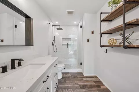 Bath - 4033 E Dahlia Dr, Phoenix, AZ 85032 photo 2 of 3