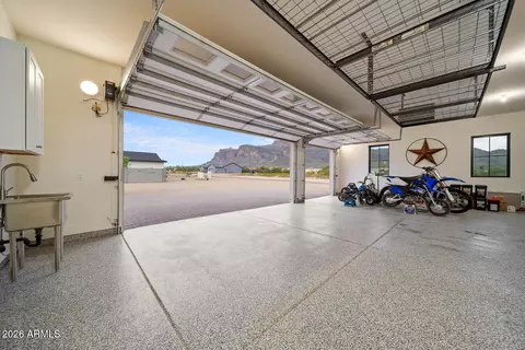 Exterior - 590 S Sun Rd, Apache Junction, AZ 85119 photo 5 of 17
