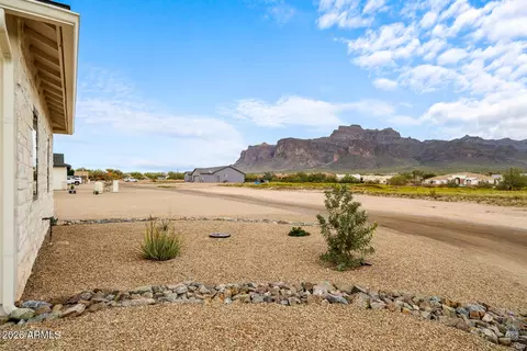 Exterior - 590 S Sun Rd, Apache Junction, AZ 85119 photo 15 of 17