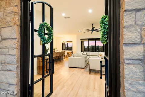 Entry Way - 590 S Sun Rd, Apache Junction, AZ 85119 photo 3 of 5