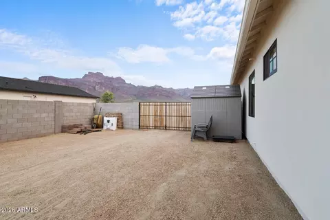 Exterior - 590 S Sun Rd, Apache Junction, AZ 85119 photo 13 of 17