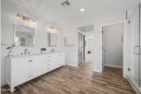 Bath - 2733 E Rakestraw Ln, Gilbert, AZ 85298 photo 2 of 5