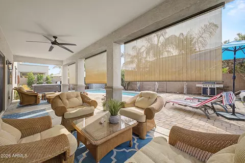 Exterior - 2733 E Rakestraw Ln, Gilbert, AZ 85298 photo 8 of 11