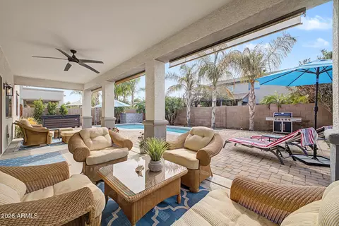 Exterior - 2733 E Rakestraw Ln, Gilbert, AZ 85298 photo 9 of 11