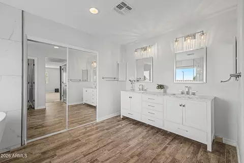 Bath - 2733 E Rakestraw Ln, Gilbert, AZ 85298 photo 1 of 5