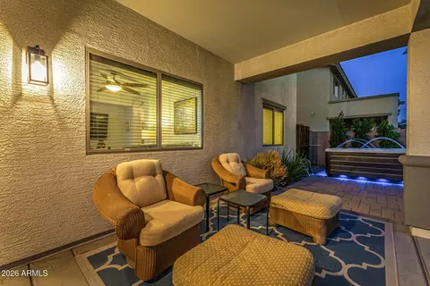 Exterior - 2733 E Rakestraw Ln, Gilbert, AZ 85298 photo 5 of 11
