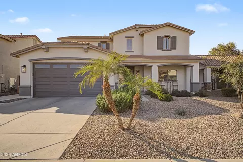 Exterior - 2733 E Rakestraw Ln, Gilbert, AZ 85298 photo 2 of 11