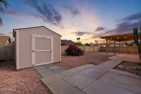 4722 E Wintu Way, Phoenix, AZ 85044 photo 9