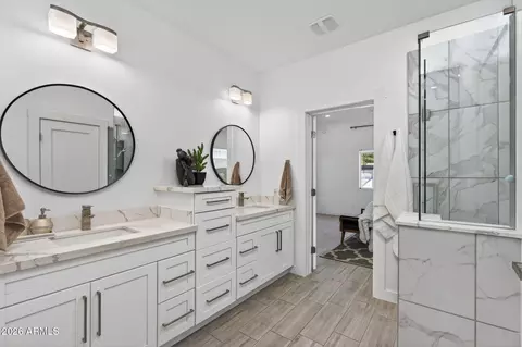 Bath - 1224 E Hayward Ave, Phoenix, AZ 85020 photo 10 of 13