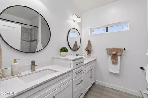 Bath - 1224 E Hayward Ave, Phoenix, AZ 85020 photo 12 of 13