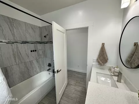 Bath - 1224 E Hayward Ave, Phoenix, AZ 85020 photo 4 of 13