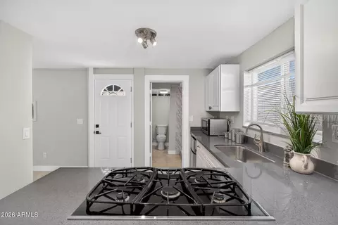 Entry Way - 1224 E Hayward Ave, Phoenix, AZ 85020 photo 1 of 2