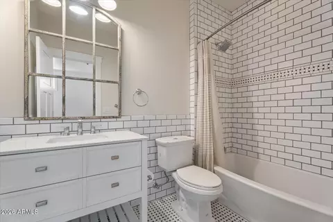 Bath - 3838 E Devonshire Ave, Phoenix, AZ 85018 photo 7 of 7