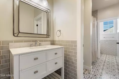 Bath - 3838 E Devonshire Ave, Phoenix, AZ 85018 photo 6 of 7