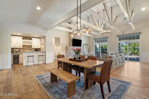 Dining - 3838 E Devonshire Ave, Phoenix, AZ 85018 photo 1 of 2