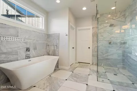 Bath - 3838 E Devonshire Ave, Phoenix, AZ 85018 photo 3 of 7