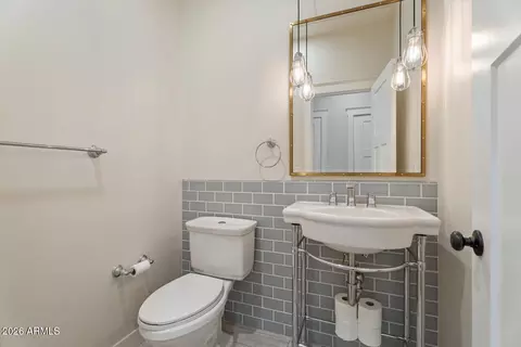 Bath - 3838 E Devonshire Ave, Phoenix, AZ 85018 photo 1 of 7