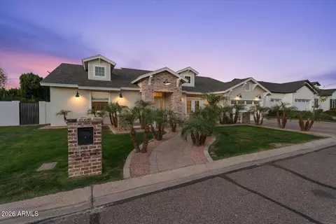 Exterior - 3838 E Devonshire Ave, Phoenix, AZ 85018 photo 2 of 10