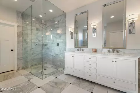 Bath - 3838 E Devonshire Ave, Phoenix, AZ 85018 photo 4 of 7