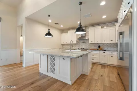 Kitchen - 3838 E Devonshire Ave, Phoenix, AZ 85018 photo 1 of 2