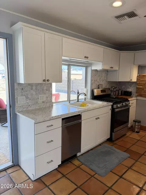 Kitchen - 13746 E 49th St, Yuma, AZ 85367 photo 6 of 8