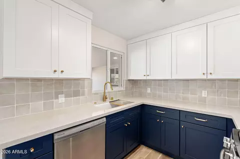 Kitchen - 108 E Monte Way, Phoenix, AZ 85042 photo 3 of 3