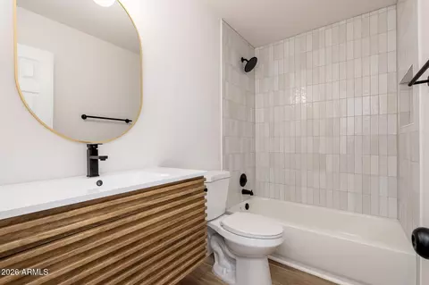 Bath - 108 E Monte Way, Phoenix, AZ 85042 photo 2 of 2