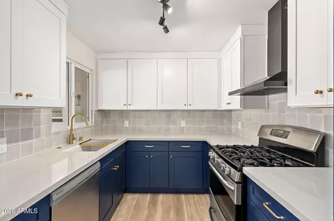Kitchen - 108 E Monte Way, Phoenix, AZ 85042 photo 1 of 3
