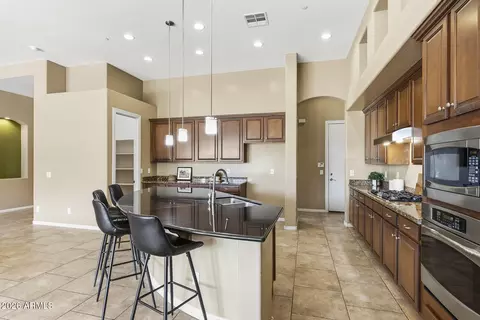Kitchen - 8608 S 28th Pl, Phoenix, AZ 85042 photo 5 of 7