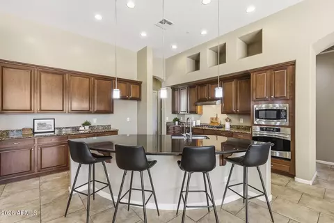Kitchen - 8608 S 28th Pl, Phoenix, AZ 85042 photo 3 of 7