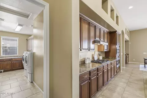 Entry Way - 8608 S 28th Pl, Phoenix, AZ 85042 photo 2 of 7