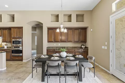 Dining - 8608 S 28th Pl, Phoenix, AZ 85042 photo 4 of 4
