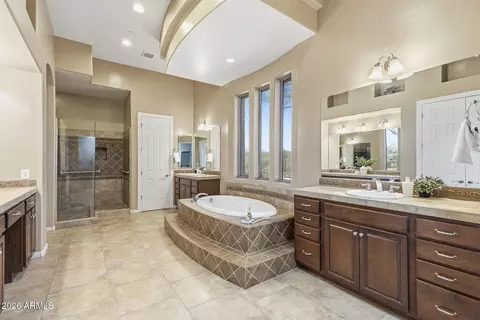 Bath - 8608 S 28th Pl, Phoenix, AZ 85042 photo 4 of 14