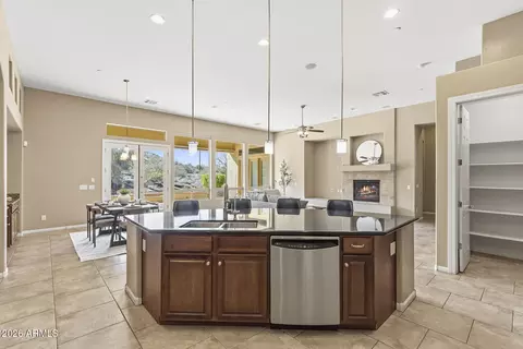 Kitchen - 8608 S 28th Pl, Phoenix, AZ 85042 photo 2 of 7