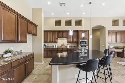Kitchen - 8608 S 28th Pl, Phoenix, AZ 85042 photo 7 of 7