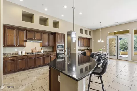 Kitchen - 8608 S 28th Pl, Phoenix, AZ 85042 photo 4 of 7