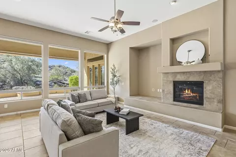 Living - 8608 S 28th Pl, Phoenix, AZ 85042 photo 1 of 9