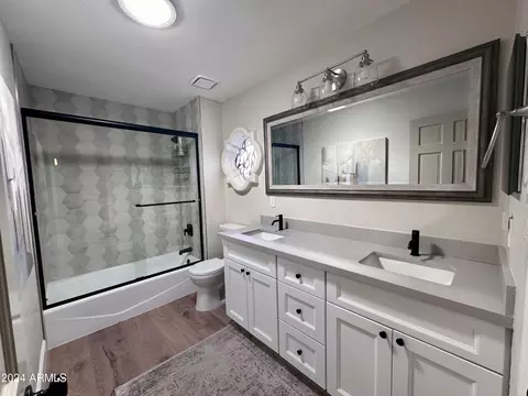 Bath - 7627 E Turquoise Ave, Scottsdale, AZ 85258 photo 2 of 3
