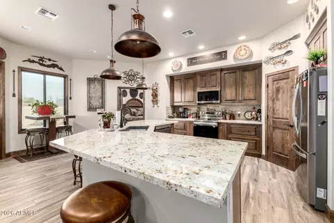 Kitchen - 17524 E Brooks Farm Rd, Gilbert, AZ 85298 photo 3 of 3