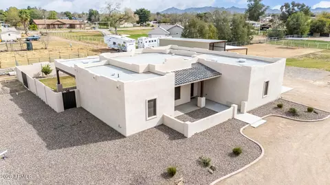 Exterior - 17524 E Brooks Farm Rd, Gilbert, AZ 85298 photo 9 of 9